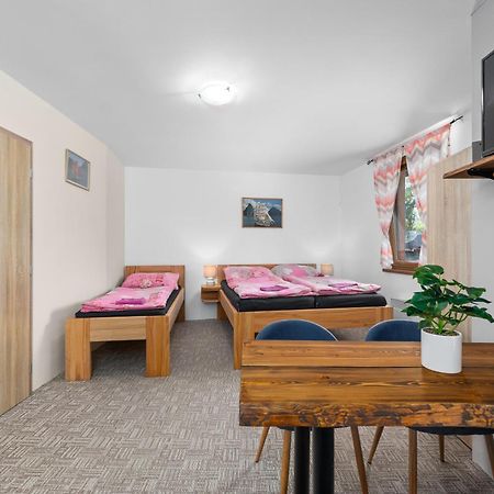 Ferienwohnung Marine Zavlahy Hrdejovice Exterior foto