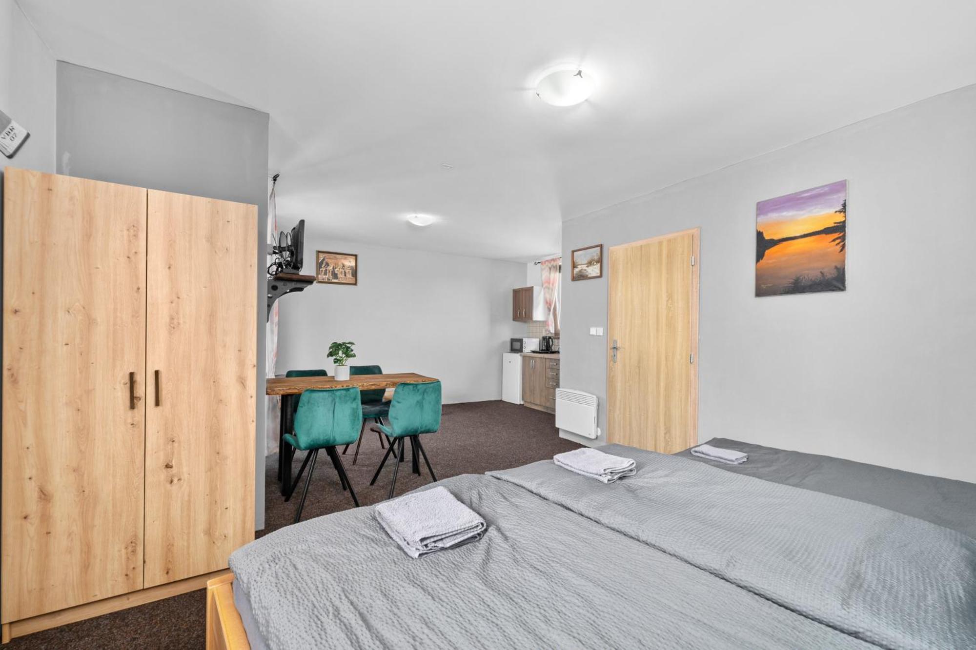 Ferienwohnung Marine Zavlahy Hrdejovice Exterior foto