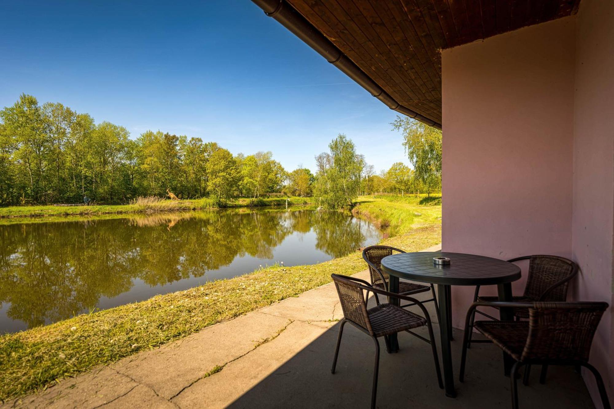 Ferienwohnung Marine Zavlahy Hrdejovice Exterior foto