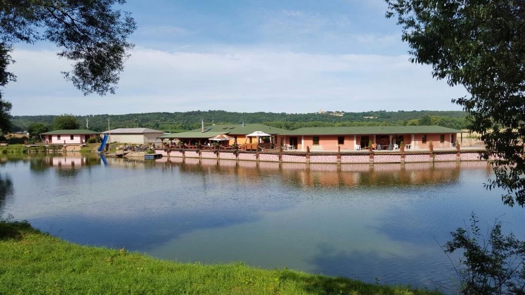 Ferienwohnung Marine Zavlahy Hrdejovice Exterior foto