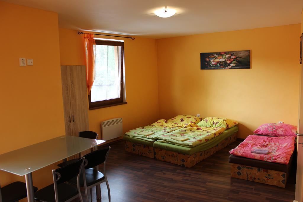 Ferienwohnung Marine Zavlahy Hrdejovice Exterior foto