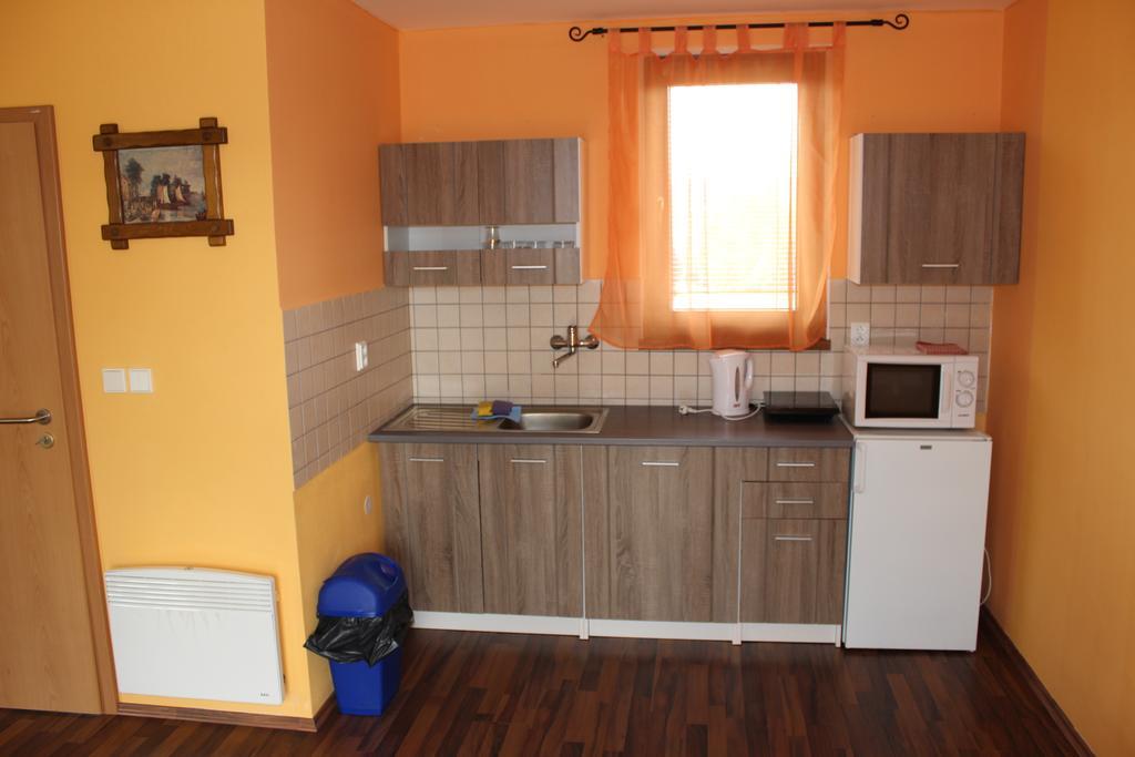 Ferienwohnung Marine Zavlahy Hrdejovice Exterior foto